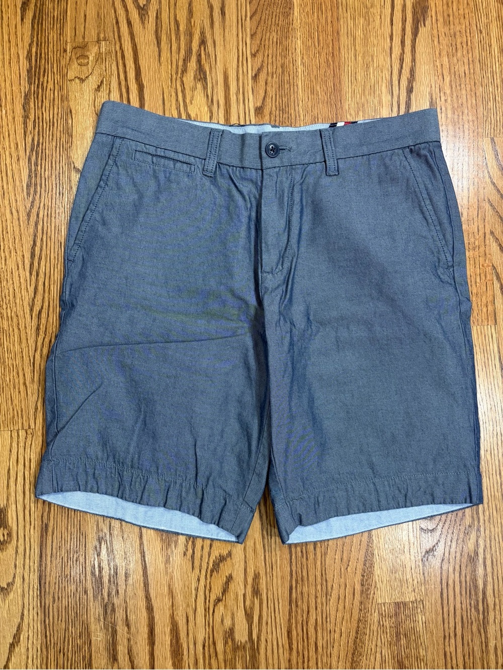 Tommy Hilfiger 9" Bluish Gray Flat Front 100% Cotton Chino Shorts (32)